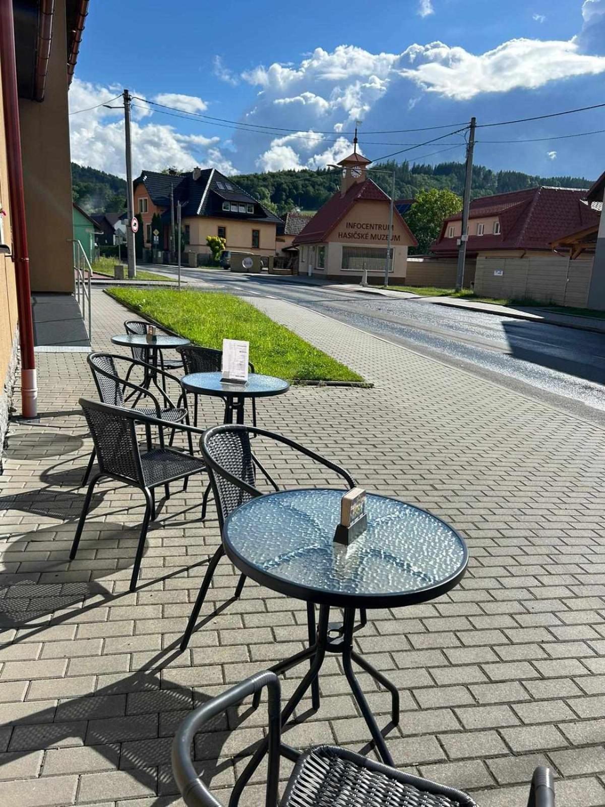 Penzion A Restaurace Na Salasi Hutisko Buitenkant foto